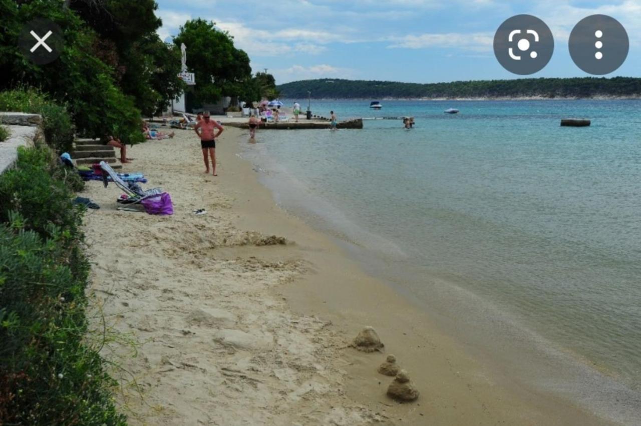 Apartman Petra S Pogledom Na More Banjol Zewnętrze zdjęcie
