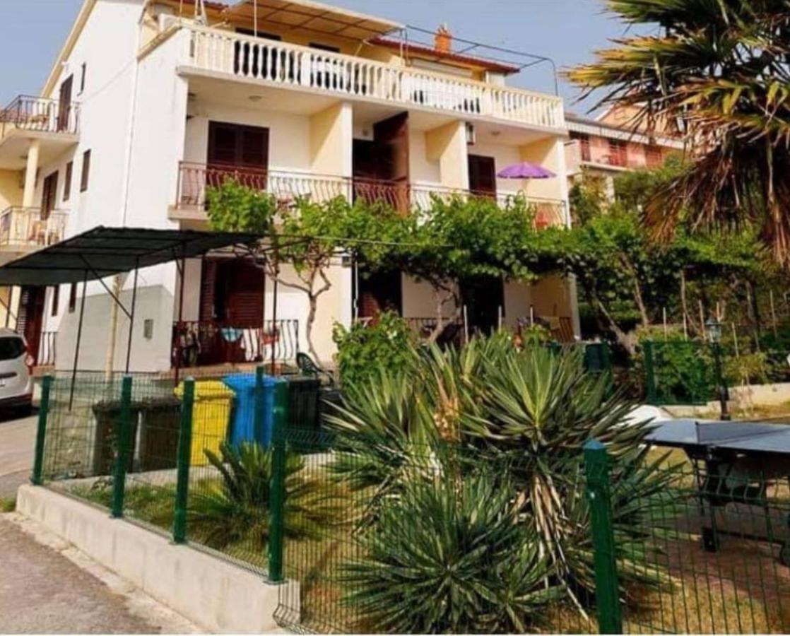 Apartman Petra S Pogledom Na More Banjol Zewnętrze zdjęcie