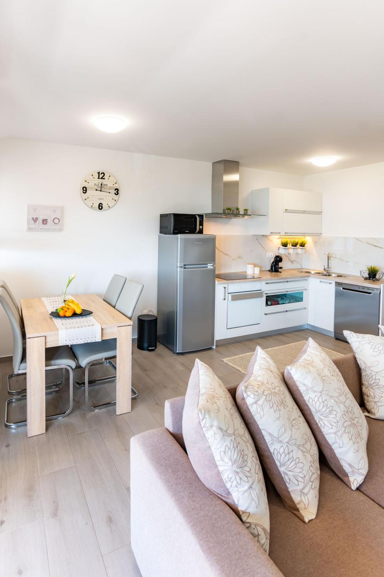 Apartman Petra S Pogledom Na More Banjol Zewnętrze zdjęcie