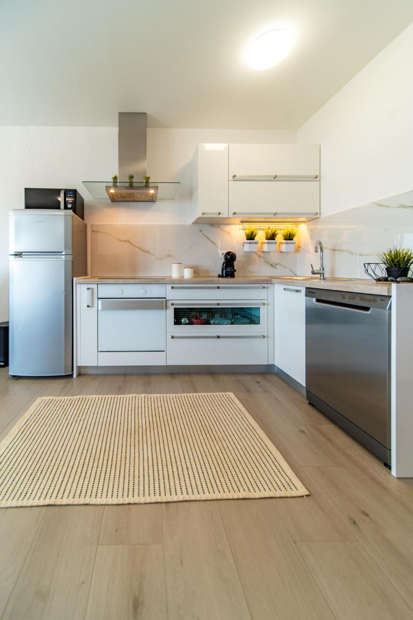 Apartman Petra S Pogledom Na More Banjol Zewnętrze zdjęcie